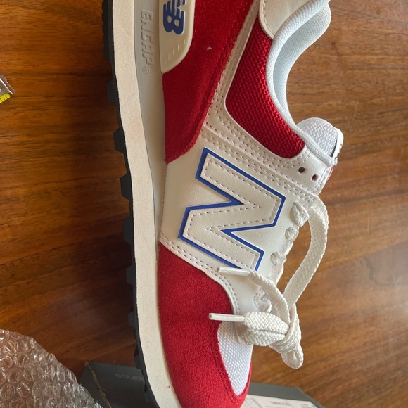 New Balance 574 Red, white, and blue sneakers. Never worn! Women’s 8.5 / Men’s 7 - Picture 6 of 9